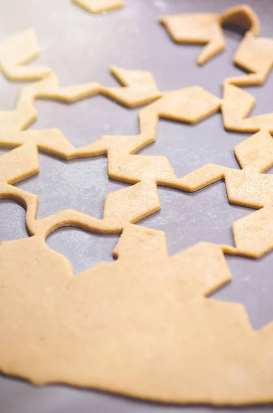 Abstract Christmas food background with cookies molds and flour. Baking Christmas cookies - table, cookie cutters and cookies. — Stock Photo, Image