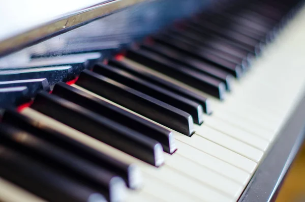 ヴィンテージのピアノ キーボード — ストック写真
