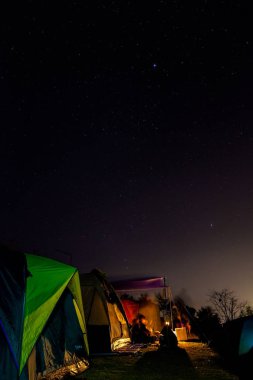 Gece gökyüzündeki yıldızlar