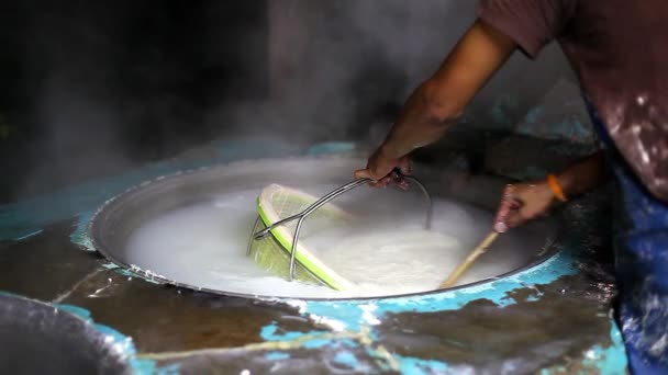 Primer Plano Arroz Vermicelli Hirviendo Cuenca Acero — Vídeos de Stock