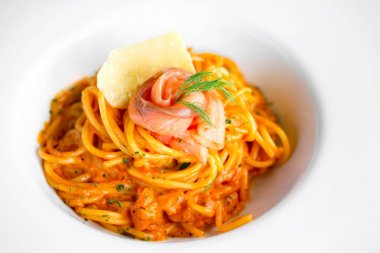 spagetti Füme somon ile