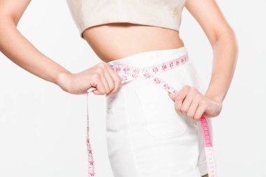 Yakın kadar onun Bel ölçüsü hattı ile ölçme kadın
