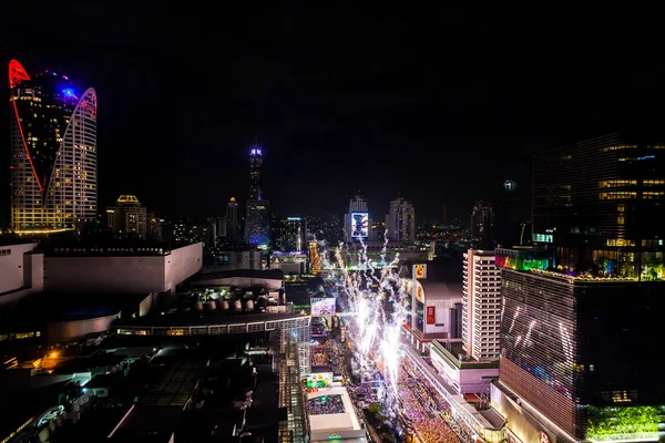 Fogos de artifício Ano Novo Celebração BANGKOK, THAILAND - DEZEMBRO 31 , — Fotografia de Stock