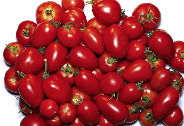Pocos tomates rojos aislados — Foto de Stock