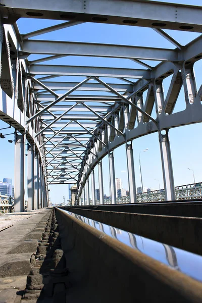 Moskova tren Köprüsü