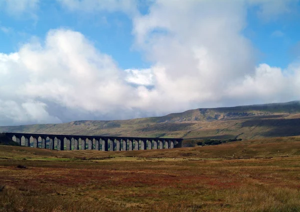 Imagem a cores de Ribblehead Viaduct — Fotografia de Stock