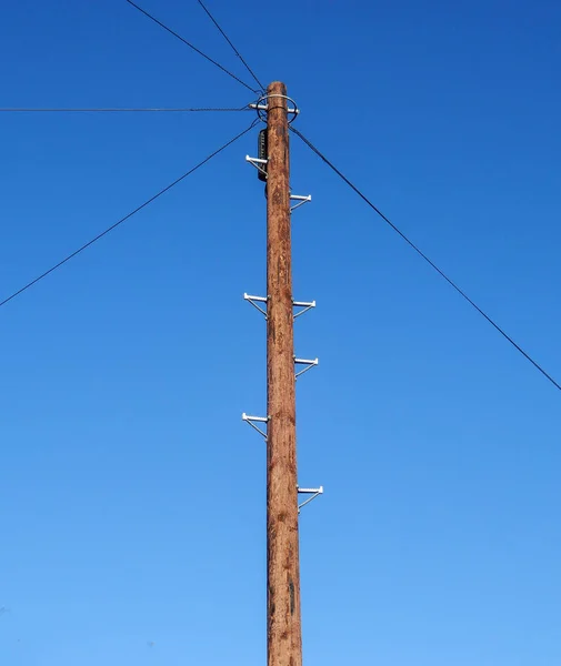 Телеграфный столб — стоковое фото