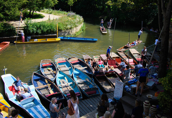 Красочные игры на Темзе
