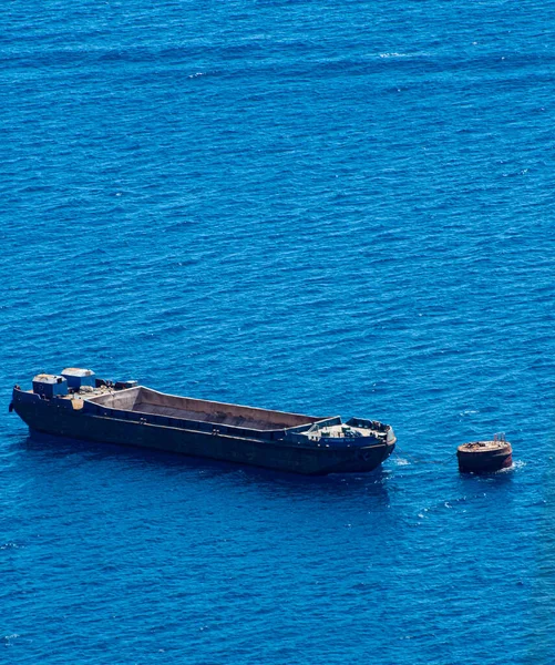 Bárka na Egejském moři — Stock fotografie