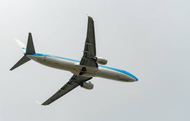 Heathrow, Birleşik Krallık - 03 Ağustos 2019: Klm Boeing 737-9k2 plakalı Ph-Bxp, uçuş numarası Kl1010 Myrtle Avenue 'dan Amsterdam' a giderken Heathrow havaalanından kalkıyor.