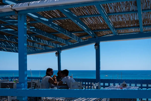 Περίσσα Ελλάδα Ιουλίου 2019 Diners Sea View Restaurant Overlooking Waters — Φωτογραφία Αρχείου