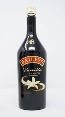 Okuma, Birleşik Krallık - 29 Aralık 2019: Bir şişe Baileys Vanilya ve Tarçın aromalı likör