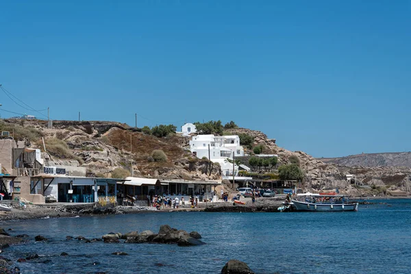 ギリシャのアクロティリ 2019年7月19日 サントリーニ島アクロティリの海沿いのカフェやレストラン — ストック写真