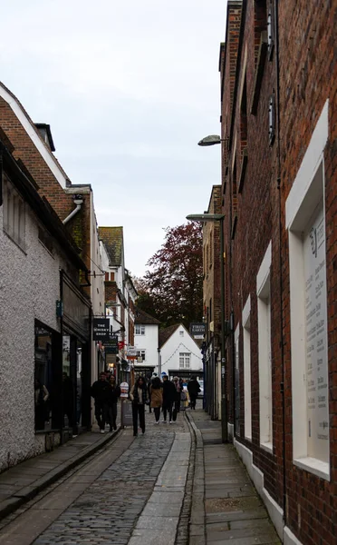 Guildford Velká Británie Listopad 2019 Nakupující Obchody Podél Malé Boční — Stock fotografie