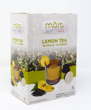 Okuma, Birleşik Krallık - 29 Aralık 2019: Bir Dolce Gusto kahve makinesi için Bir kutu Limon Çayı Pod 'u