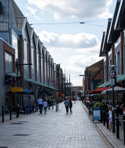 Gloucester Verenigd Koninkrijk September 2019 Shoppers Diners Langs Merchants Road — Stockfoto