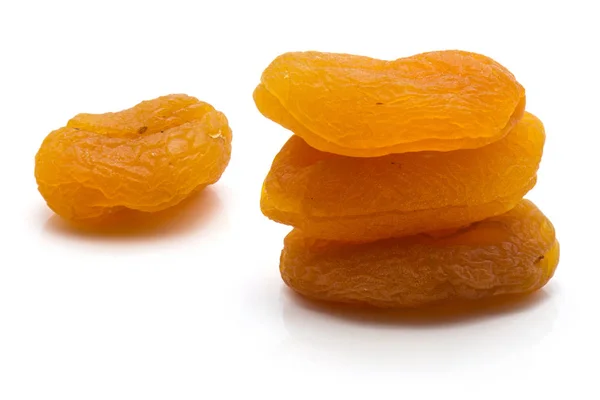 Torkad aprikos isolerade — Stockfoto