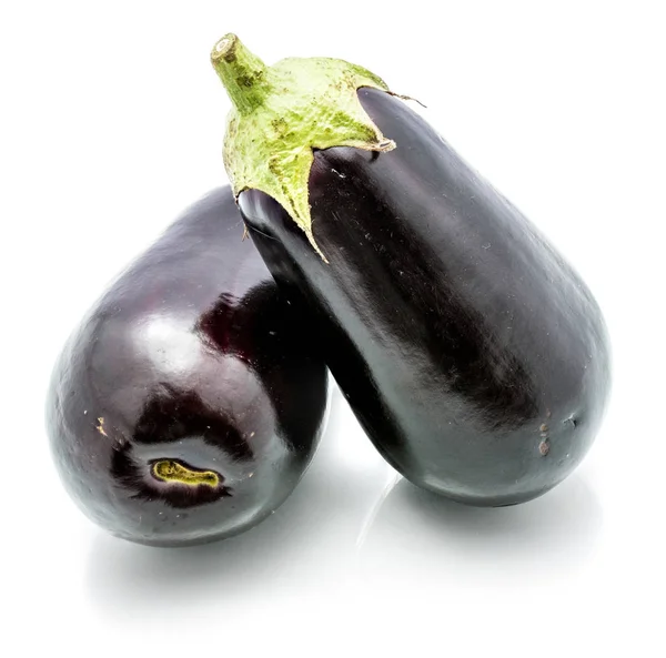 Verse aubergine geïsoleerd — Stockfoto