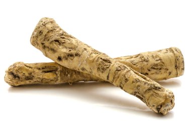 İzole horseradish kök