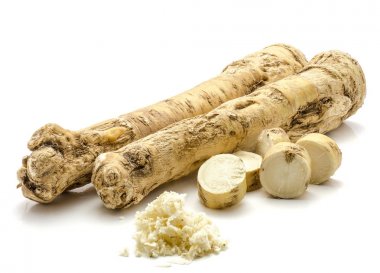 İzole horseradish kök
