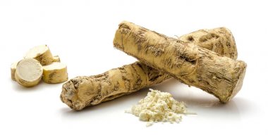 İzole horseradish kök