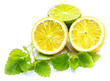 narenciye meyve üzerinde beyaz izole