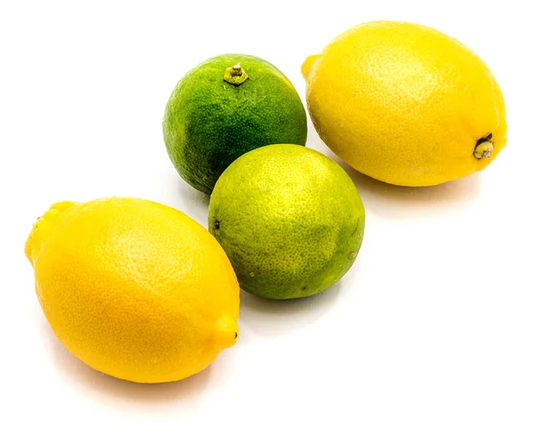 Citrusfrukter isolerad på vit — Stockfoto