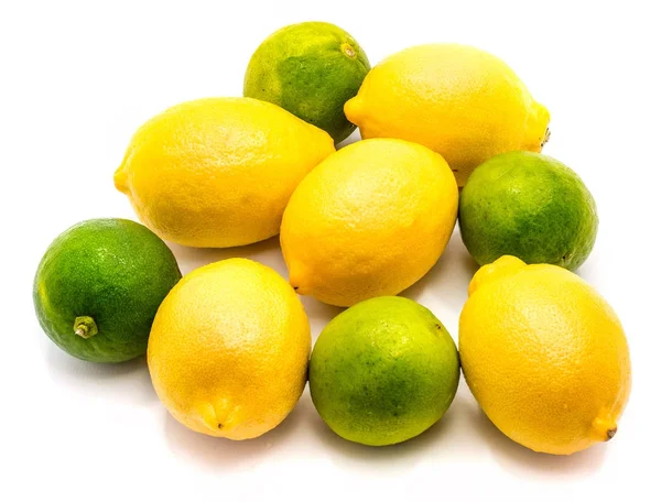 Citrusfrukter isolerad på vit — Stockfoto