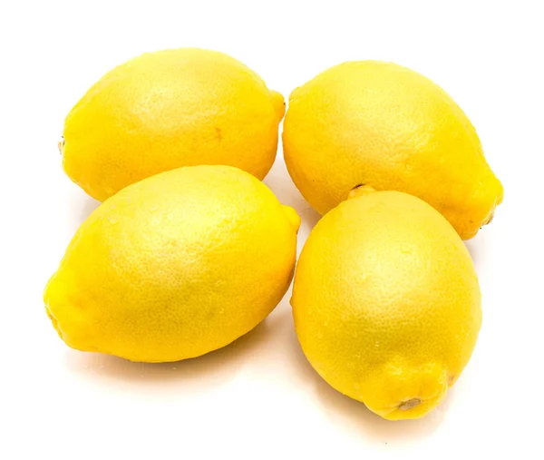 Лимон ізольований на білому — стокове фото