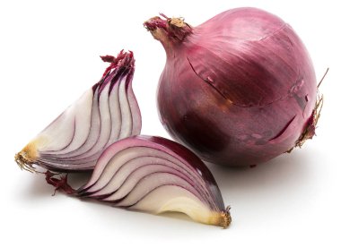 Kırmızı soğan beyaz üzerine izole