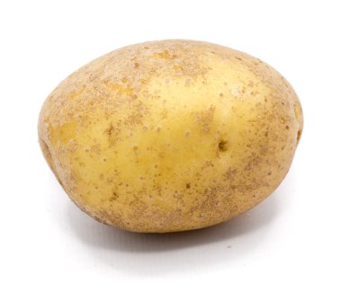 Patates beyazda izole edilmiş.