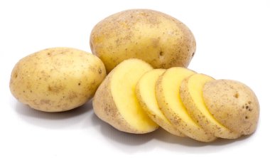 Patates beyazda izole edilmiş.