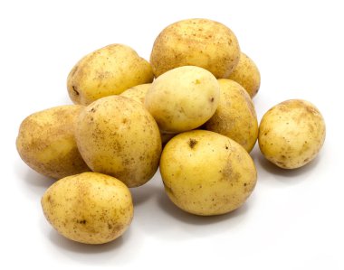 Patates beyazda izole edilmiş.
