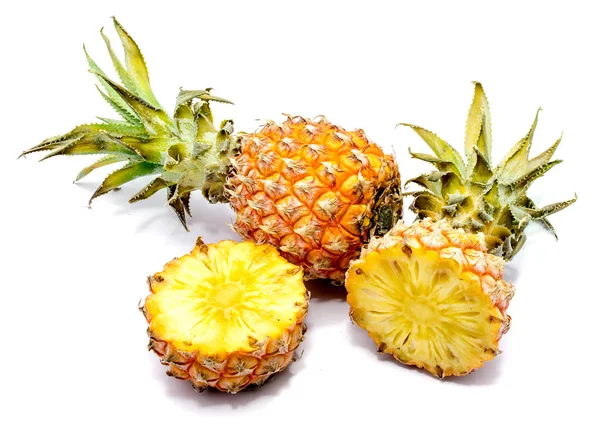 Abacaxi (ananas) isolado — Fotografia de Stock