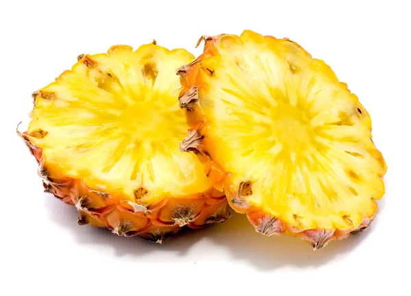 Ananas (ananas) na białym tle — Zdjęcie stockowe