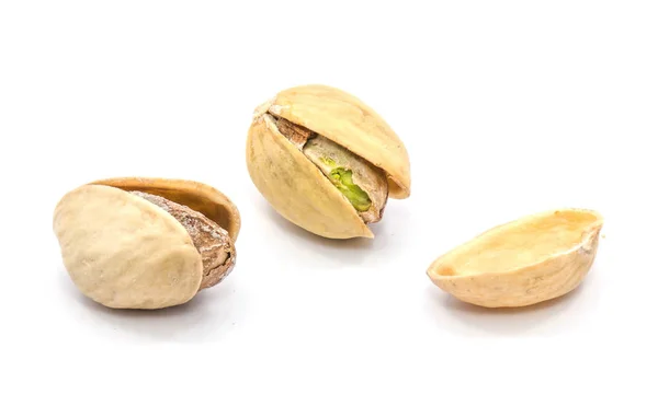 Nueces de pistacho aisladas —  Fotos de Stock