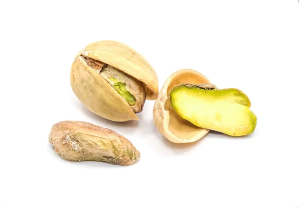 Nueces de pistacho aisladas —  Fotos de Stock