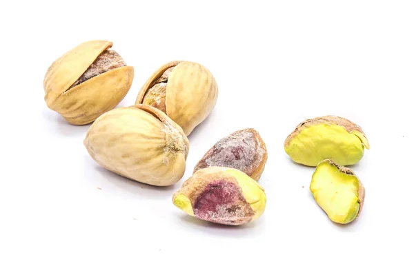 Nueces de pistacho aisladas —  Fotos de Stock