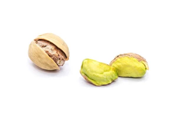 Nueces de pistacho aisladas —  Fotos de Stock