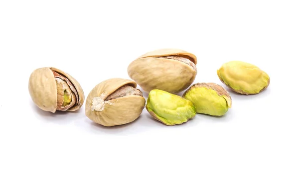 Nueces de pistacho aisladas —  Fotos de Stock