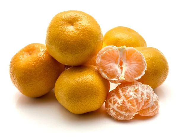 Mandarina fresca aislada —  Fotos de Stock