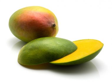 taze mango izole