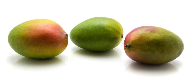 Taze mango izole — Stok fotoğraf