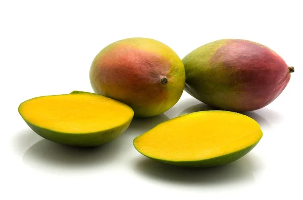 Vers mango geïsoleerd — Stockfoto