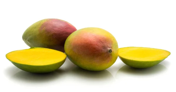 Vers mango geïsoleerd — Stockfoto