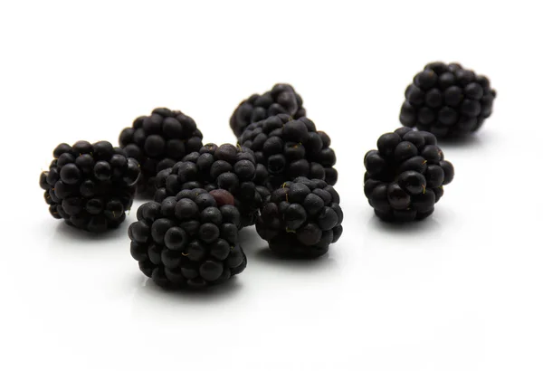 孤立的新鲜黑莓 — 图库照片