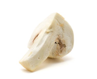 Beyaz arka plan dilim izole bir champignon çeyrek