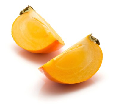 Trabzon hurması beyaz arka plan üzerinde izole Kaki dilimlenmiş iki çeyrek dilimler