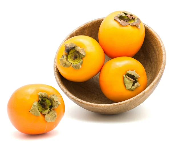 Persimmon Sharon Uma Tigela Madeira Isolada Backgroun Branco — Fotografia de Stock