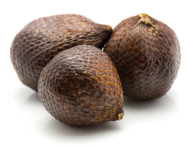 Yılan meyve beyaz arka plan üzerinde üç sala izole.